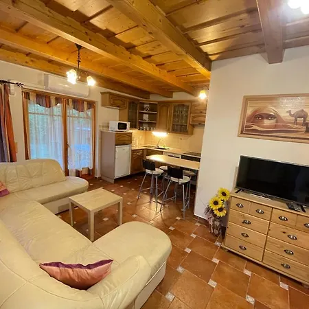 Toelgyfa Apartman * Balatonkeresztur