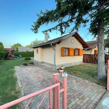 Tölgyfa 75 Apartman Balatonkeresztúr