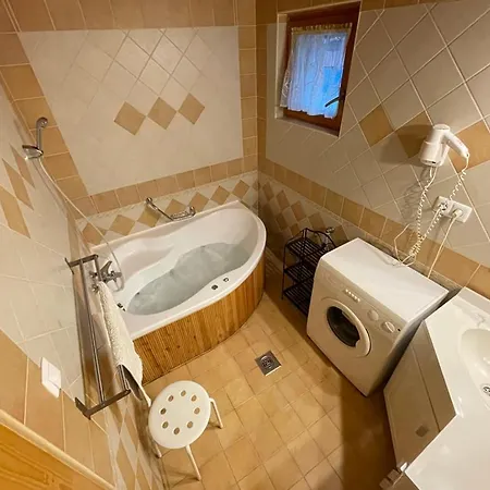 Toelgyfa Apartman * Balatonkeresztur