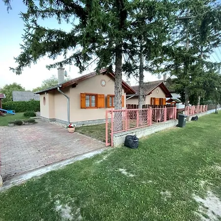 Tölgyfa 75 Apartman