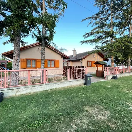 Tölgyfa 75 Apartman