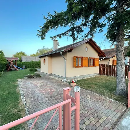 Toelgyfa Apartman Apartment